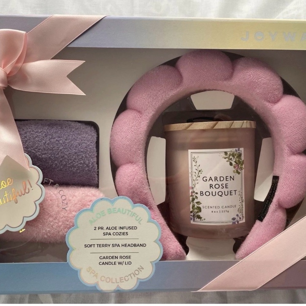 Garden Rose Bouquet Spa Set — Aloe beautiful spa socks spa headband and candle